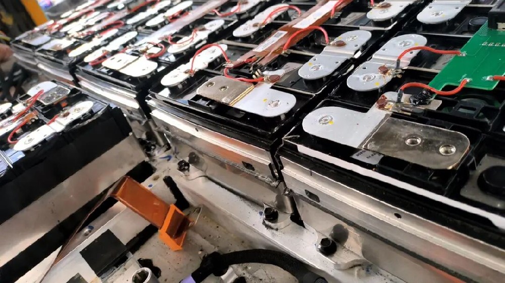 新能源汽车动力电池包损伤分级与修复更换指南