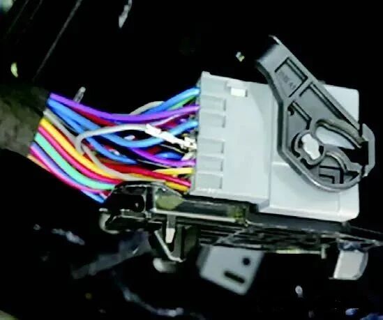 汽车线束插接器端子退针失效原因分析及解决方案